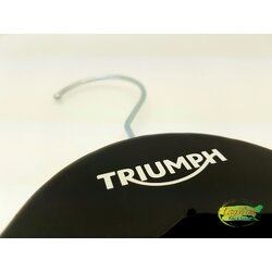สกรีนไม้แขวนเสื้อ TRIUMPH