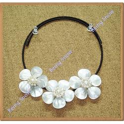 โช๊คเกอร์มุกแท้ประดับเปลือกหอยดอกไม้ (สีขาว)