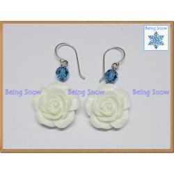ต่างหูกุหลาบขาว + คริสตัลเม็ดกลมหลายเหลี่ยม สีฟ้า