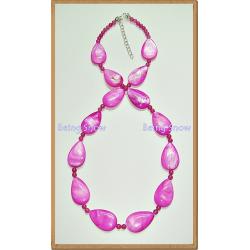 สร้อยคอหินสี - เปลือกหอยทรงหยดน้ำสีชมพูสดเม็ดใหญ่ สลับด้วยลูกปัดแก้วเม็ดเล็ก