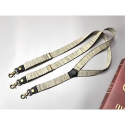 สายรัดกางเกงเอี๊ยม แบบยืดหยุ่น ฮุคตะขอเกี่ยว ทองเหลือง กว้าง 2.4cm หนังแท้ แบบ Y สีครีมลาย หนังดำ