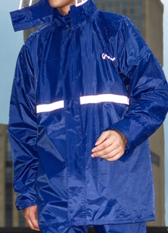 ชุดเสื้อคลุมกันฝน พร้อมหมวกใส มีฮู้ด hood ผ้าร่ม กันลม กันน้ำ Nylon แถบสีสะท้อน No.43 45 47 49 แดงสด ชมพูอ่อน ชมพูเข้ม แดง ฟ้า กรม