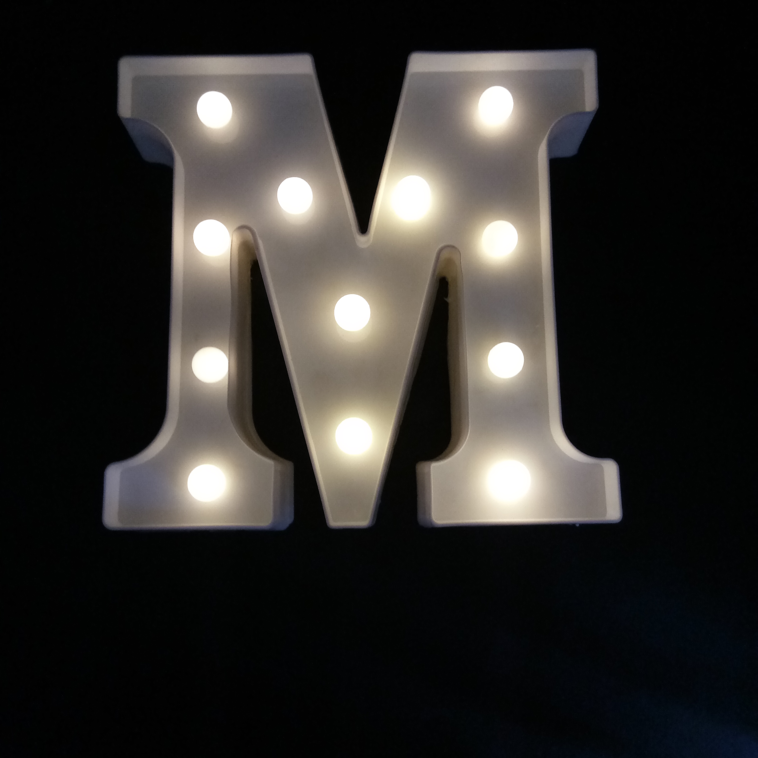 กล่องไฟ LED ตัวอักษรภาษาอังกฤษ A-Z กล่องสีขาว (กรุณาระบุตัวอักษรที่ต้องการ เมื่อทำการสั่งซื้อ) / ราคาต่อ 1 ชิ้น