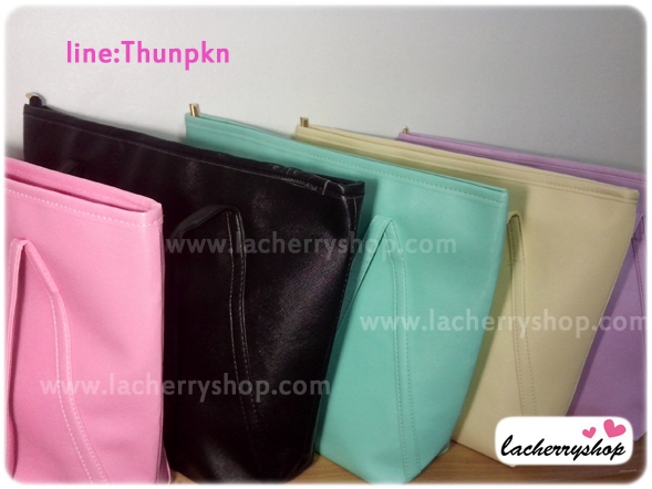 (หมดจ้า) กระเป๋าแฟชั่น สีดำ สะพายไหล่ มีซิปเปิดปิด เรียบหรู ((โปรโมชั่นส่งฟรี))