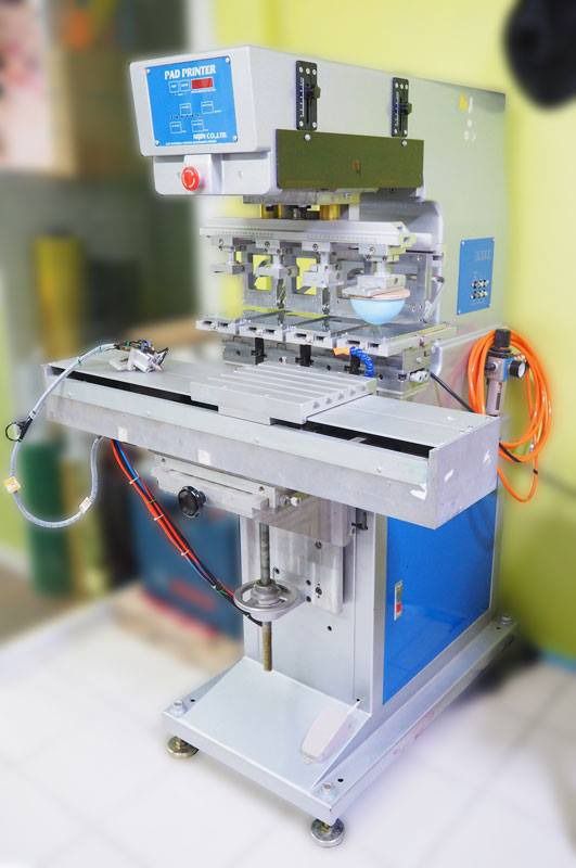 เครื่องสกรีนโลโก้ลงบนสินค้ามือสอง PAD PRINTING 4 สี แบบถ้วยปิด