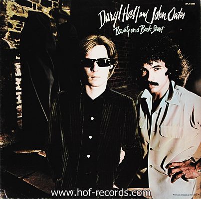 Daryl Hall & John Oates - Beauty On A Back Street 1977
