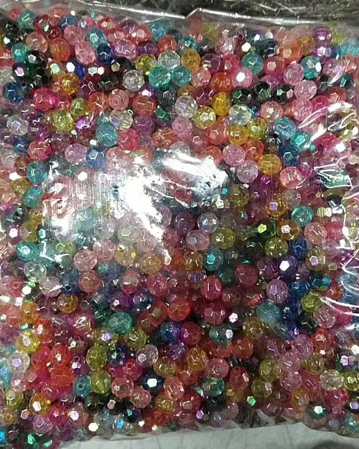 ลูกปัดแฟนซี คริสตอลกลม คละสี 1 กิโล 200 บาท
