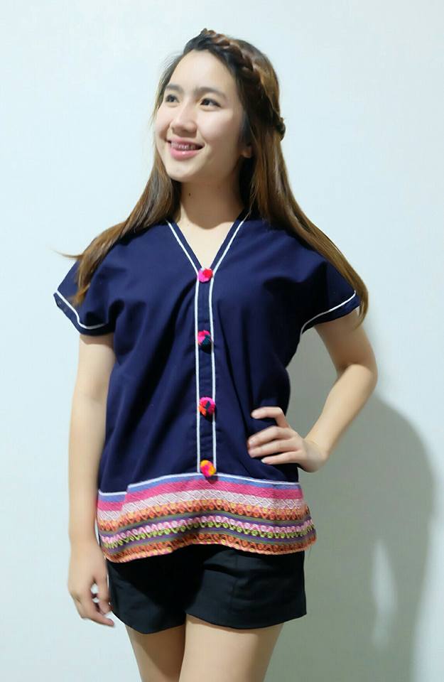 เสื้อนากา เสื้อผ้าพื้นเมือง เสื้อผ้าฝ้ายล้านนา คอวี แต่งลายเส้น ผ้าพื้นเมืองสวยๆ สีสันสดใส