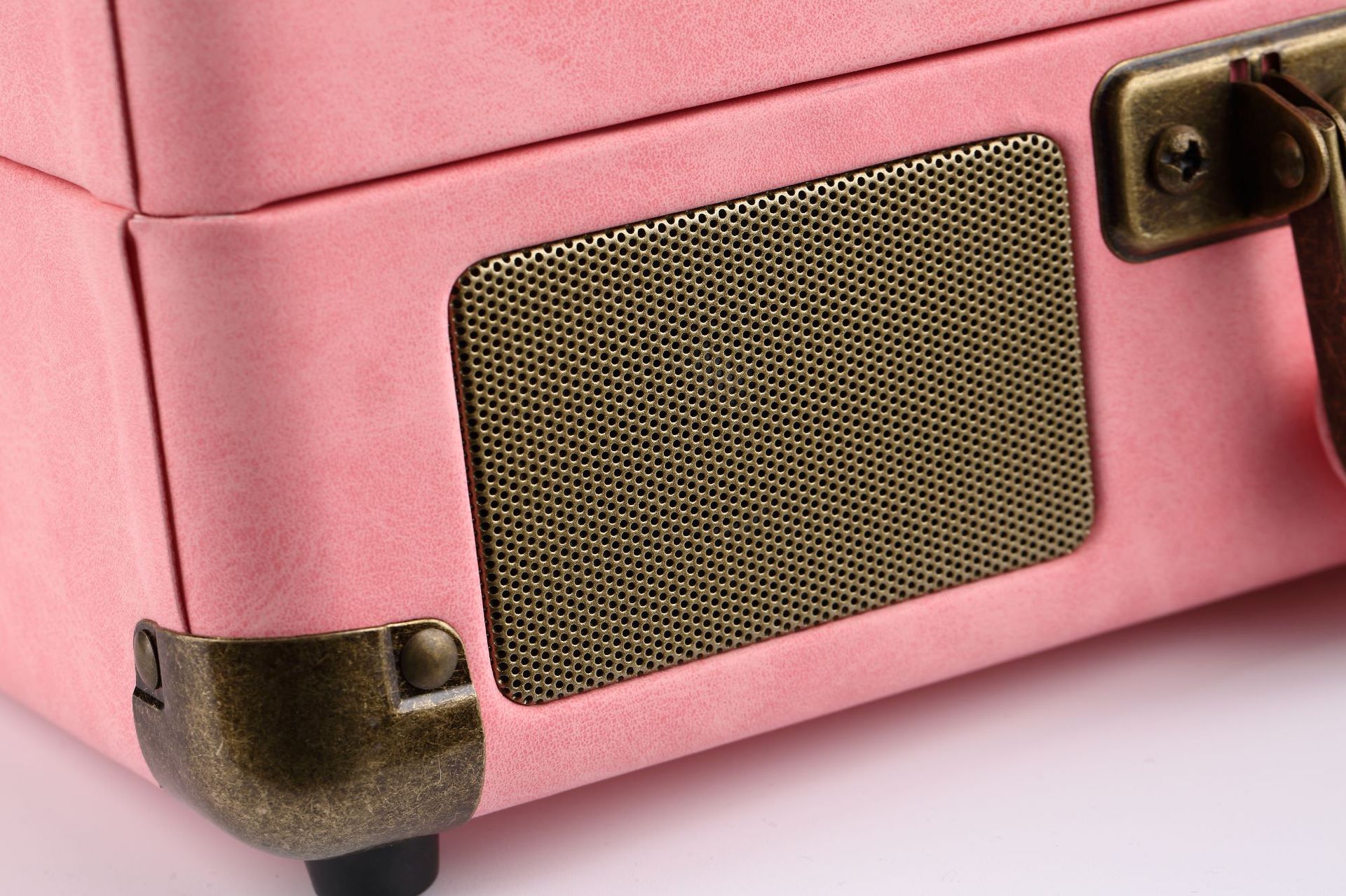 เครื่องเล่น Turntable แบบกระเป๋าหิ้วยี่ห้อ Years stay ( White , Black , Pink , Brown )