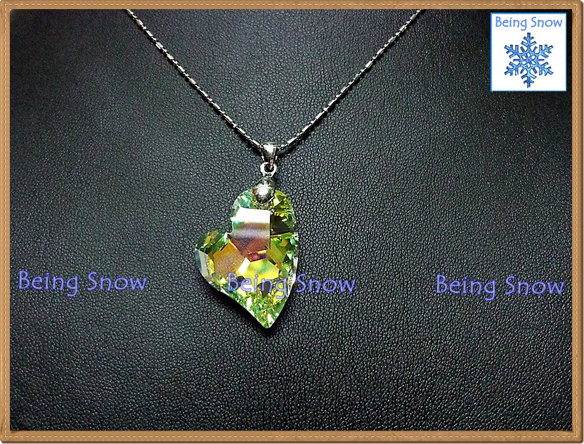 จี้คริสตัลหัวใจเอียง สีขาวรุ้ง