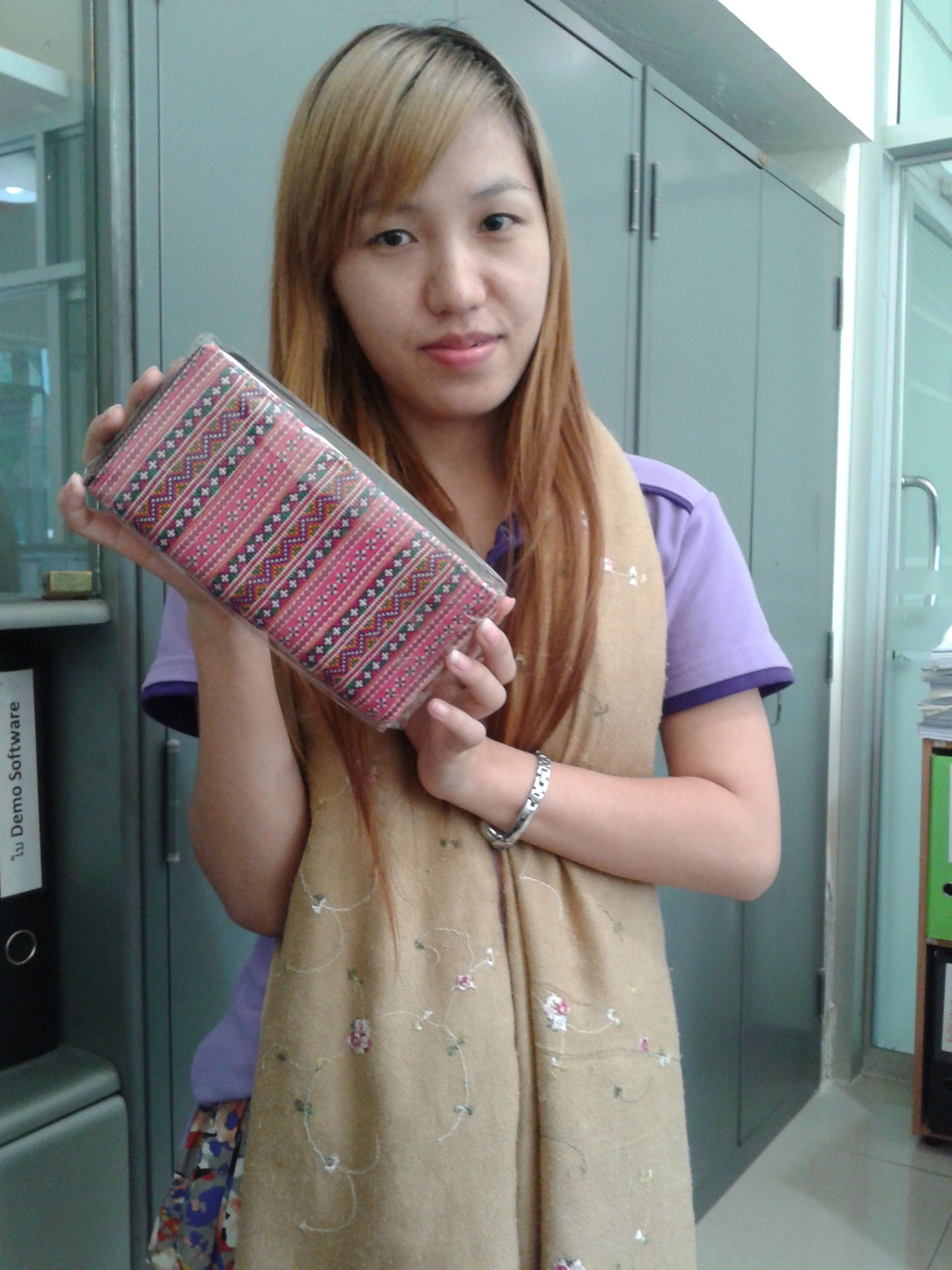 กระเป๋าใส่ธนบัตร แบบซิปโทนสีชมพู มีช่องใส่หลายช่อง