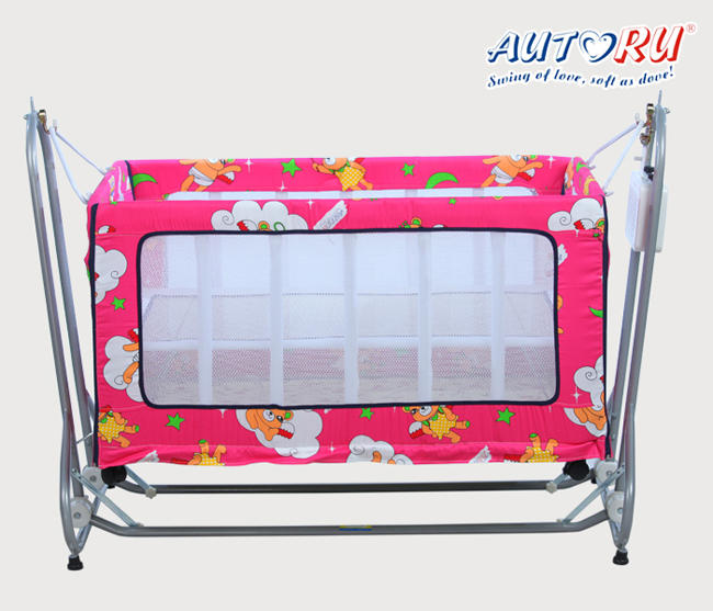 เปลไกวไฟฟ้าอัตโนมัติ Autoru รุ่น Gold 2 in 1 สีชมพู เพราะ เปลไกวไฟฟ้าอัตโนมัติ Autoru เข้าใจเป็นอย่างดีว่าเด็กๆ มีการเจริญเติบโตทางด้านร่างกายอย่างรวดเร็ว เปลไกวไฟฟ้าอัตโนมัติ Autoru รุ่น Gold 2 in 1 จึงถูกออกแบบมาเป็นพิเศษเพื่อรองรับการเจริญเติบโตของลูกน้อยที่คุณรัก ด้วยคุณสมบัติของพื้นที่ภายในเปลไกวไฟฟ้าอัตโนมัติ Autoru ที่มีขนาดใหญ่รองรับทุกอิริยาบทของลูกน้อย โครงสร้างที่แข็งแรงทนทานพร้อมระบบล็อคที่ได้มาตรฐานจึงช่วยเพิ่มความมั่นคงของตัวเปลไกวไฟฟ้าอัตโนมัติได้ดียิ่งขึ้น รูระบายอากาศโดยรอบตัวเปลไกวไฟฟ้าอัตโนมัติช่วยให้อากาศถ่ายเทสะดวก นอกจากนี้ เปลไกวไฟฟ้าอัตโนมัติ Autoru รุ่น Gold 2 in 1 ยังมีมุ้งแบบกระโจมที่ช่วยป้องกันยุงและแมลงต่างๆ ที่อาจมารบกวนลูกน้อยในเวลาพักผ่อนได้ ที่สำคัญคือคุณแม่สามารถปรับเปลี่ยนตัวเปลไกวไฟฟ้าอัตโนมัติ Autoru รุ่น Gold 2 in 1 ให้เป็นเพลย์เพน และคอกกั้นเพื่อความปลอดภัยของลูกน้อยในวัยหัดคลานและหัดเดินได้อีกด้วย เปลไกวไฟฟ้า