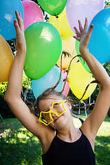 ลูกโป่งกลมเนื้อสแตนดาร์ท สีเขียวตองอ่อน ไซส์ 10 นิ้ว แพ็คละ 10 ใบ (Round Balloons Size 10" - Standard Green Lime Color)