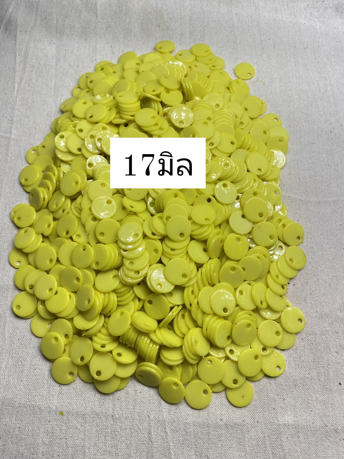 ลูกปัดพลาสติก ทรงกลมสีเหลือง 17มิล 1 กิโล 200 บาท