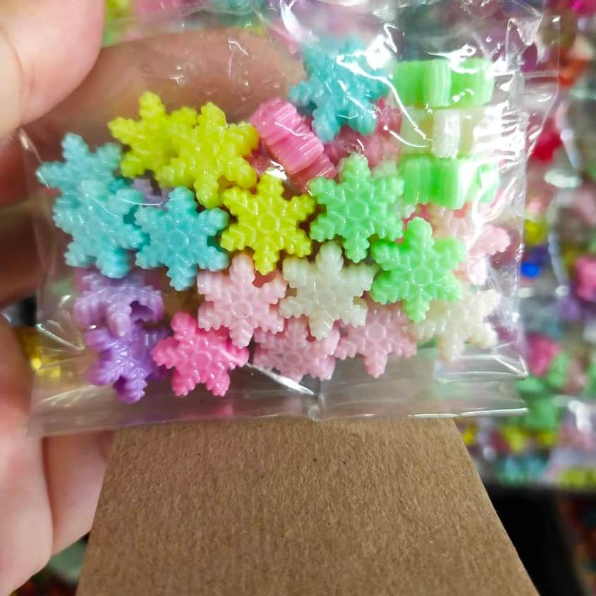 ลูกปัดแฟนซีตกแต่ง เกล็ดหิมะ ถุงละ 20บาท!!