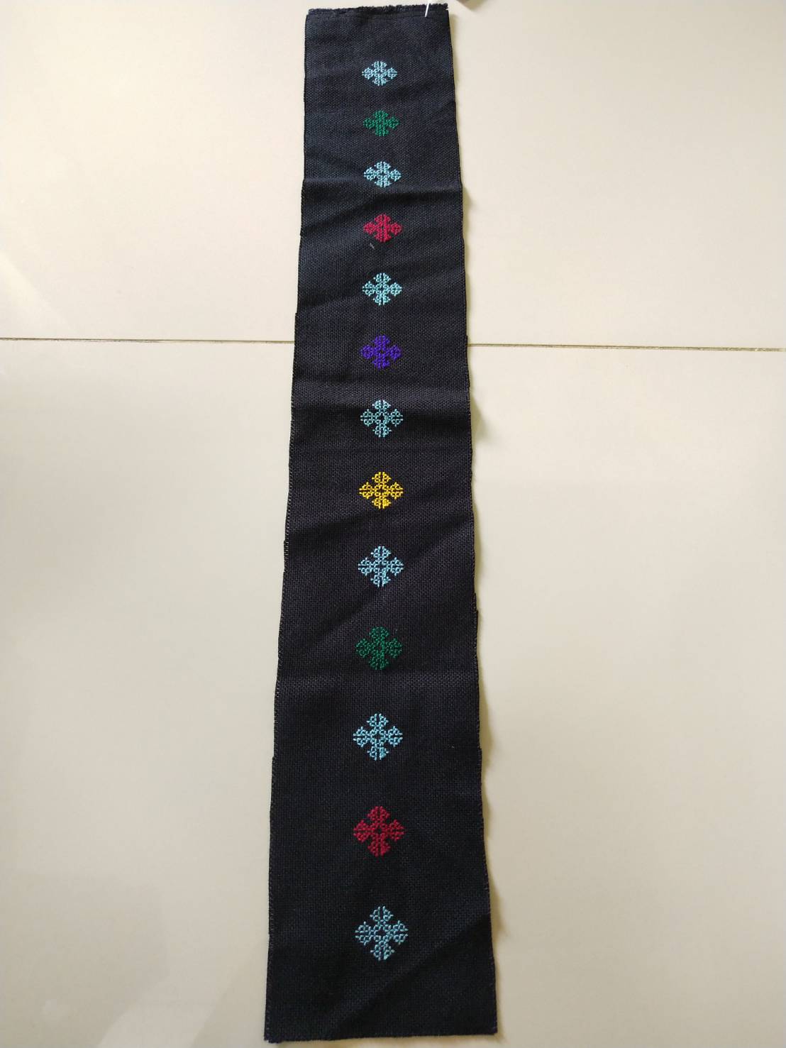 P405 ผ้าปักลายโบราณ ดอกเล็ก ห่าง