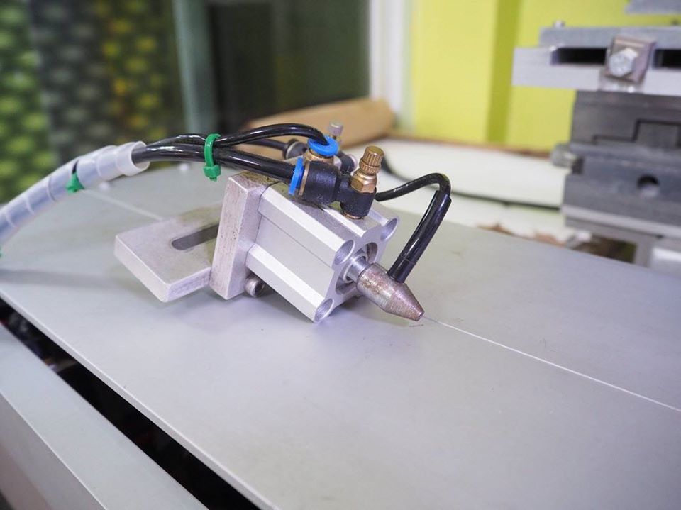 เครื่องสกรีนโลโก้ลงบนสินค้ามือสอง PAD PRINTING 4 สี แบบถ้วยปิด