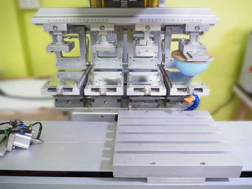 เครื่องสกรีนโลโก้ลงบนสินค้ามือสอง PAD PRINTING 4 สี แบบถ้วยปิด