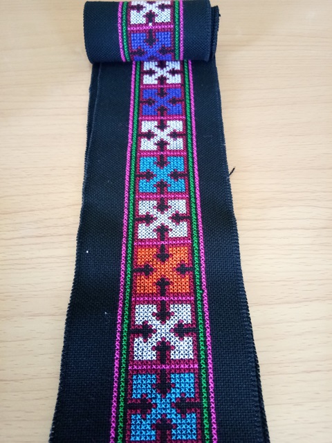 ผ้าปักมือ ผืนยาวลายอาข่า สีสันสดใส