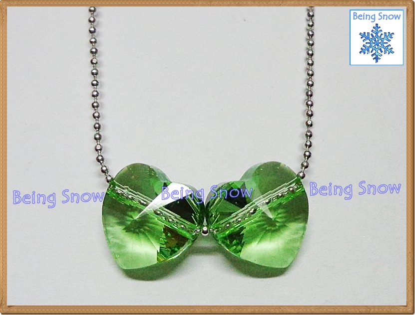 สร้อยคอคริสตัลหัวใจคู่ สีเขียว