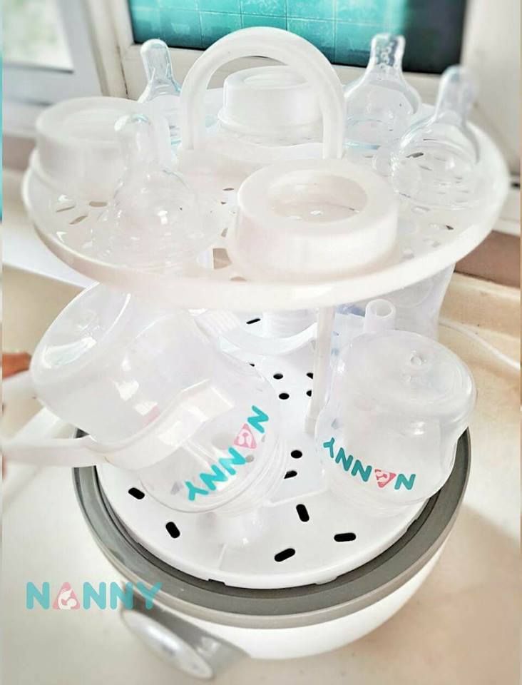 เครื่องนึ่งขวดนมพร้อมอบแห้ง Nanny Electric Steam Sterilizer&Dryer 3-in1 เครื่องนึ่งขวดนมพร้อมอบแห้ง Nanny Electric Steam Sterilizer&Dryer 3-in1 (สินค้ารับประกัน 1 ปีจากศูนย์) *สินค้าจากศูนย์ไทยค่ะ* ข้อมูลสินค้า เครื่องนึ่งขวดนมพร้อมอบแห้ง แบรนด์แนนนี่ ใช้นึ่งขวดนมเพื่อการฆ่าเชื้อและอบแห้ง ฆ่าเชื้อด้วยระบบไอน้ำร้อน ใช้นึ่งขวดนม จุมนมและอุปกรณ์ต่างๆ ของลูกน้อย โดยไม่ใช้สารเคมี เพื่อสุขอนามัยที่ดีของลูกน้อย คุณสมบัติ - ใส่ขวดนมนมได้ 6 ขวด - วัสดุปลอดสาร BPA Free - ฆ่าเชื้อโรคได้ถึง 99.99% - ตัดไฟอัตโนมัติ - หน้าจอ LED ปุ่มกดแบบทัชสกรีน ใช้งานง่ายสุดๆ - ปรับการทำงานได้ 3 แบบ คือ นึ่งอย่างเดียว/อบแห้งอย่างเดียว/และนึ่งพร้อมอบแห้งค่ะ - นึ่งฆ่าเชื้อด้วยเวลาเพียง 10 นาที การทำงานของหน้าจอ - กดปุ่มกลาง เพื่อเลือกการทำงาน - หน้าจอจะแสดงสัญลักษณ์การทำงาน เช่น นึ่ง/อบแห้ง/หรือนึ่งพร้อมอบแห้ง - เวลาการทำงานของระบบ *นึ่ง ใช้เวลา 10 นาที/**อบแห้ง ใช้เวลา 40 นาที/***นึ่งพร้อมอบแห้ง ใช้เวลา 50 นาที วิธีการใช้งาน 1. เติมน้ำลงในถาด 150 มล. 2. วางฐานและอุปกรณ์ให้เรียบร้อย (ถาดด้านบนปรับระดับได้) 3. เสียบปลั๊กแล้วกดปุ่ม เปิดเครื่อง 4. เลือกโปรแกรมการใช้งาน 5. ถ้าต้องการปรับลด/เพิ่มเวลา ให้กดปุ่ม - หรือ + (ยกเว้นโปรแกรมนึ่งไม่สามารถปรับเวลาได้) 6. เมื่อสิ้นสุดการทำงาน จะมีเสียงเตือน และเครื่องจะดับอัตโนมัติ ในชุดประกอบด้วย 1. ฝาครอบ 2. ชั้นสำหรับนึ่งจุกนม 3. ชั้นสำหรับนึ่งขวดนม 4. ฐานทำความร้อนมีสายไฟพร้อมใช้งาน 5. คู่มือและใบรับประกัน 6. แถมฟรี! ที่คีบขวดนม และแก้วตวงน้ำ ขนาดเครื่องนึ่ง (กว้างxสูง) 25x37 เซนติเมตร ขนาดกล่องสินค้า 28x28x39 เซนติเมตร บรรจุ : กล่องสินค้าอย่างดีเหมือนในภาพค่ะ *บริการเช็คสินค้าก่อนส่งทุกชิ้นค่ะ*