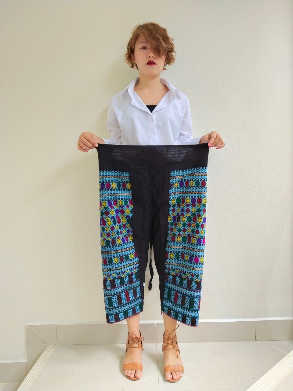 กางเกงผ้าปัก โทนฟ้าขาว