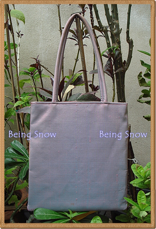 กระเป๋าสะพายผ้าไหมปักเลื่อม