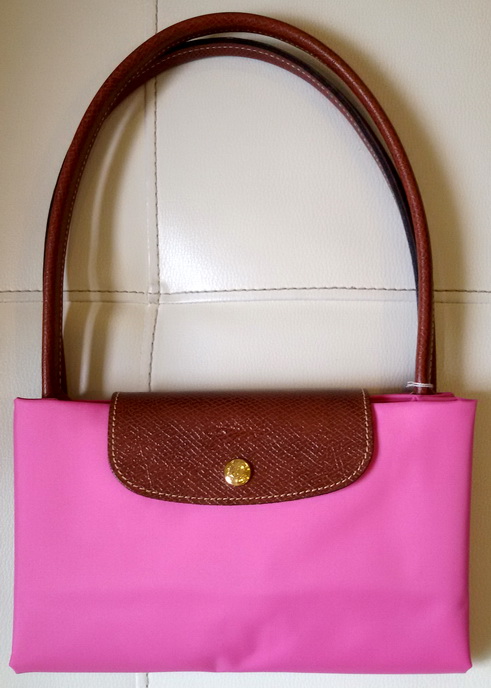 ขายlongchamp ไซส์ M หูยาว ของใหม่นะคะไม่ใช่มือสอง ราคา4200 บาท ลดเหลือ 2600 บาท