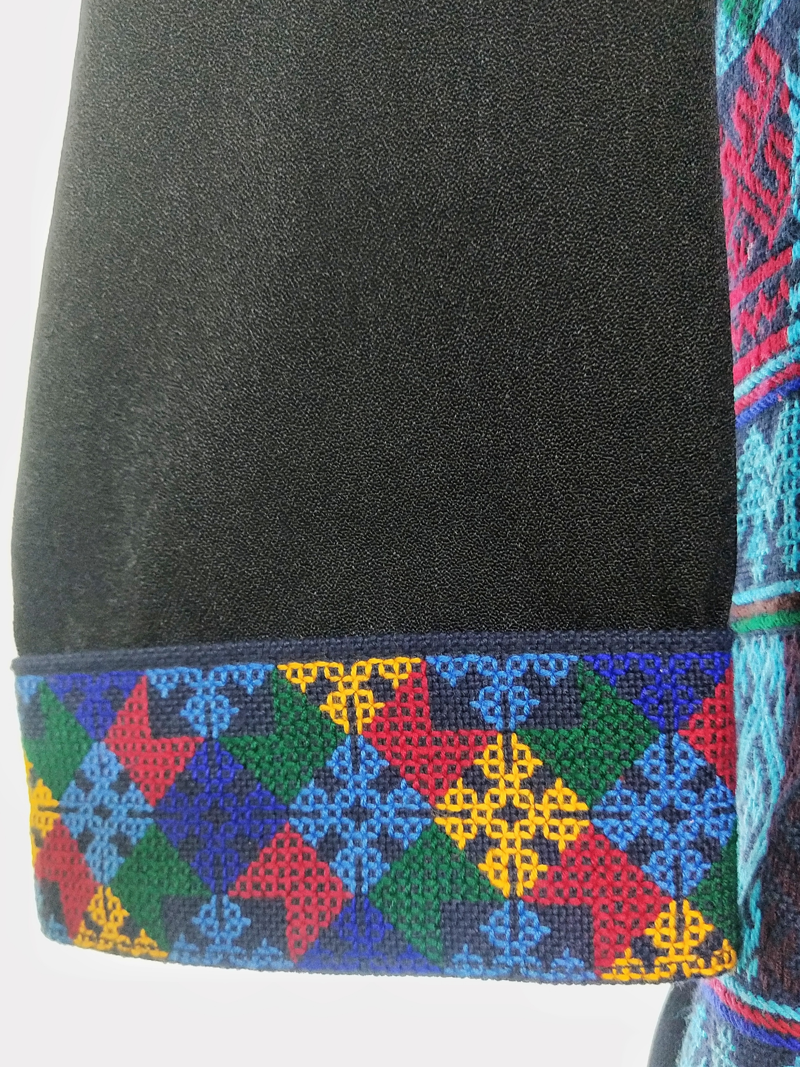 P425 เสื้อคลุมลายปักมือโทนสีน้ำเงินสดใสกระดุมหน้า ใส่ได้ทั้งหญิง,ชาย