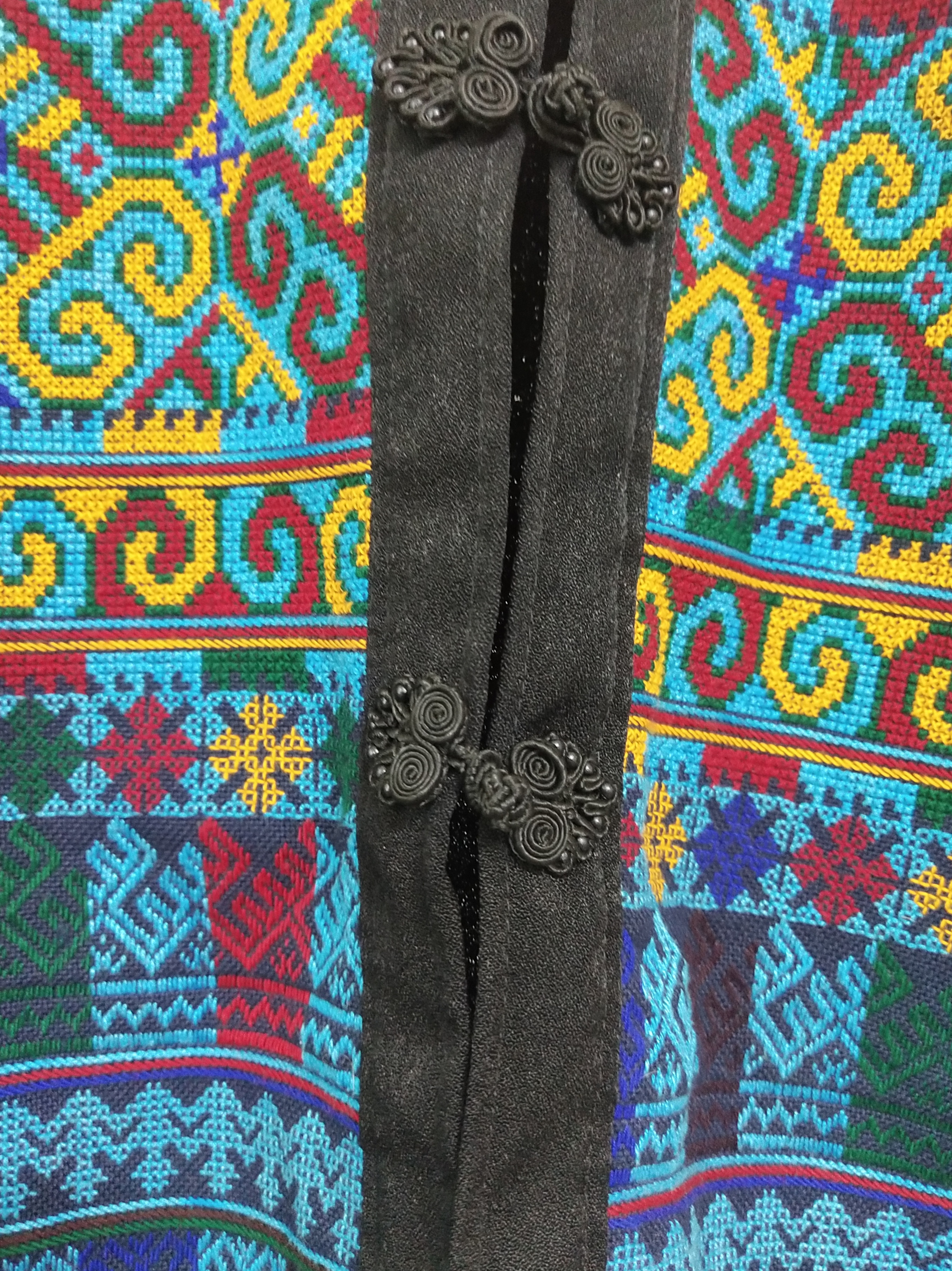 P425 เสื้อคลุมลายปักมือโทนสีน้ำเงินสดใสกระดุมหน้า ใส่ได้ทั้งหญิง,ชาย