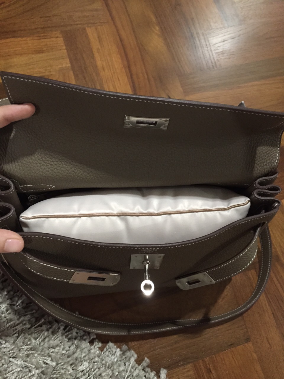 หมอนดันทรงกระเป๋า Hermes Kelly