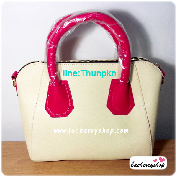 พร้อมส่งจ้า*** กระเป๋าแฟชั่น ทรงสวยเรียบหรู สีขาว สายสีชมพู เก๋ๆ สามารถถือและสะพายได้ทั้งสองแบบ