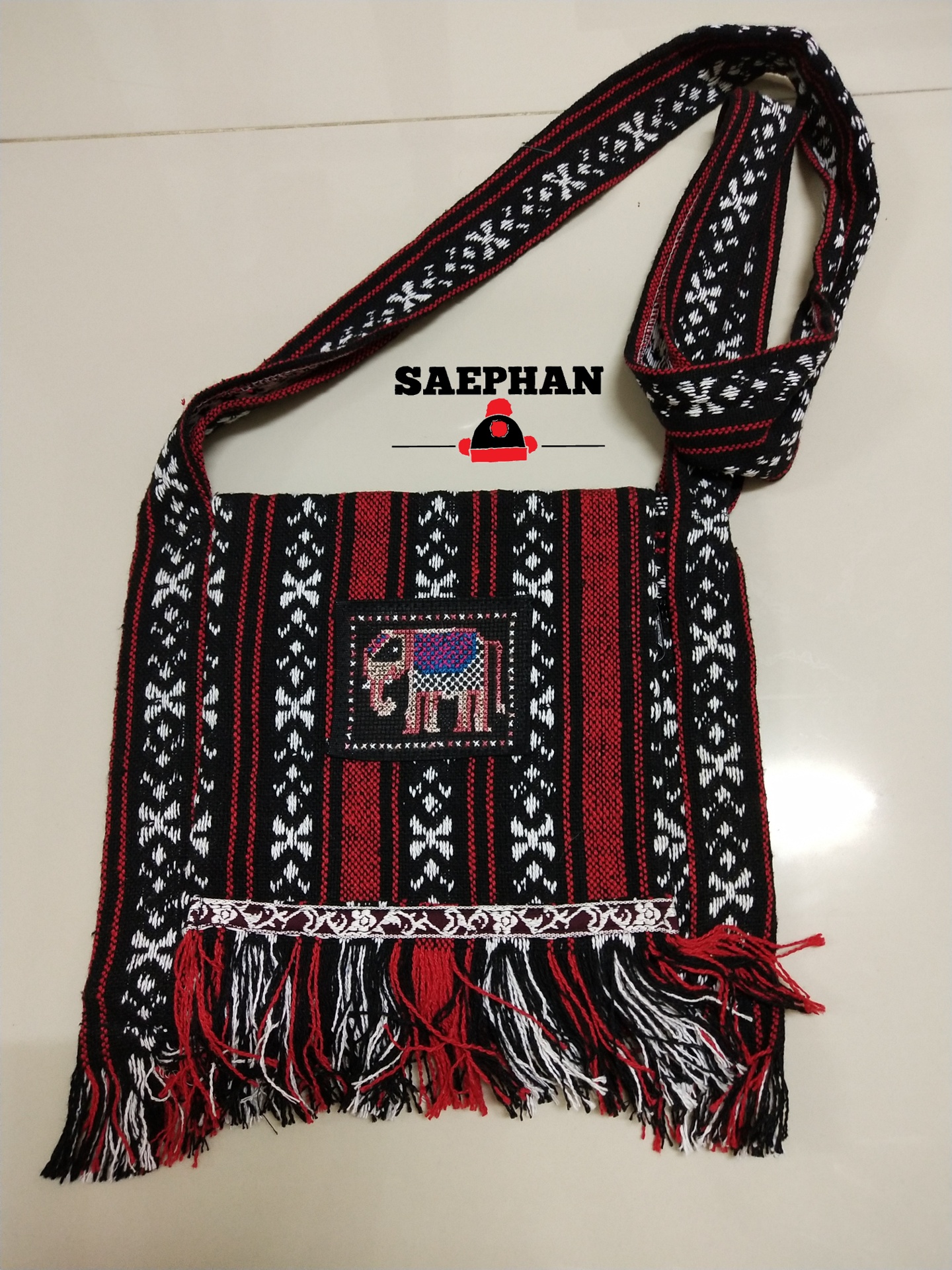 ย่ามสะพายสีแดง ใบเล็กน่ารัก