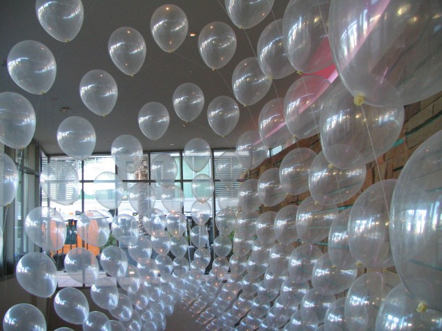 ลูกโป่งกลมใส ไม่มีสี ไซส์ 10 นิ้ว แพ็คละ 10 ใบ (Round Balloons 10"- Clear Cystal Balloon)