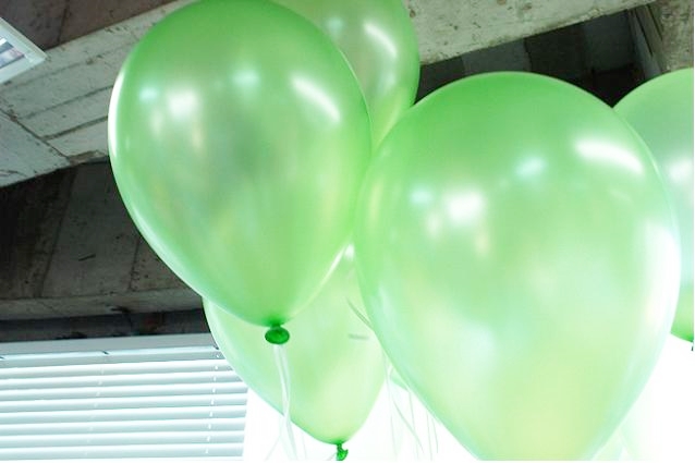 ลูกโป่งกลมเนื้อมุก สีเขียวมะนาว ไซส์ 10 นิ้ว แพ็คละ 10 ใบ (Round Balloons Size 10" - Pearl Lemon Green Color)