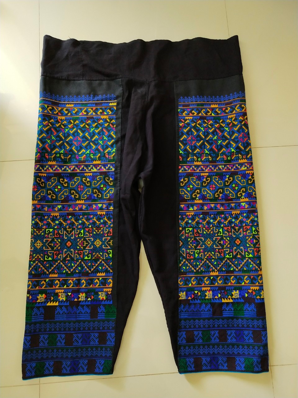 P373 กางเกงผ้าปักมือ โทนสีน้ำเงินสดใส มือ1 ไม่ผ่านการใช้งาน