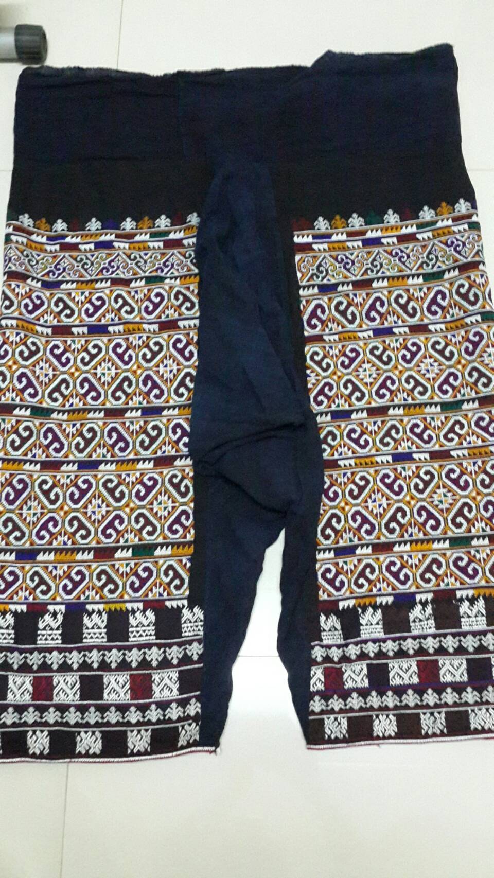 กางเกงปักมือ ปักเต็มละเอียด สีสันสวยงาม