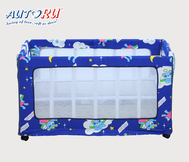 เปลไกวไฟฟ้าอัตโนมัติ Autoru รุ่น Gold 2 in 1 สีชมพู เพราะ เปลไกวไฟฟ้าอัตโนมัติ Autoru เข้าใจเป็นอย่างดีว่าเด็กๆ มีการเจริญเติบโตทางด้านร่างกายอย่างรวดเร็ว เปลไกวไฟฟ้าอัตโนมัติ Autoru รุ่น Gold 2 in 1 จึงถูกออกแบบมาเป็นพิเศษเพื่อรองรับการเจริญเติบโตของลูกน้อยที่คุณรัก ด้วยคุณสมบัติของพื้นที่ภายในเปลไกวไฟฟ้าอัตโนมัติ Autoru ที่มีขนาดใหญ่รองรับทุกอิริยาบทของลูกน้อย โครงสร้างที่แข็งแรงทนทานพร้อมระบบล็อคที่ได้มาตรฐานจึงช่วยเพิ่มความมั่นคงของตัวเปลไกวไฟฟ้าอัตโนมัติได้ดียิ่งขึ้น รูระบายอากาศโดยรอบตัวเปลไกวไฟฟ้าอัตโนมัติช่วยให้อากาศถ่ายเทสะดวก นอกจากนี้ เปลไกวไฟฟ้าอัตโนมัติ Autoru รุ่น Gold 2 in 1 ยังมีมุ้งแบบกระโจมที่ช่วยป้องกันยุงและแมลงต่างๆ ที่อาจมารบกวนลูกน้อยในเวลาพักผ่อนได้ ที่สำคัญคือคุณแม่สามารถปรับเปลี่ยนตัวเปลไกวไฟฟ้าอัตโนมัติ Autoru รุ่น Gold 2 in 1 ให้เป็นเพลย์เพน และคอกกั้นเพื่อความปลอดภัยของลูกน้อยในวัยหัดคลานและหัดเดินได้อีกด้วย เปลไกวไฟฟ้า
