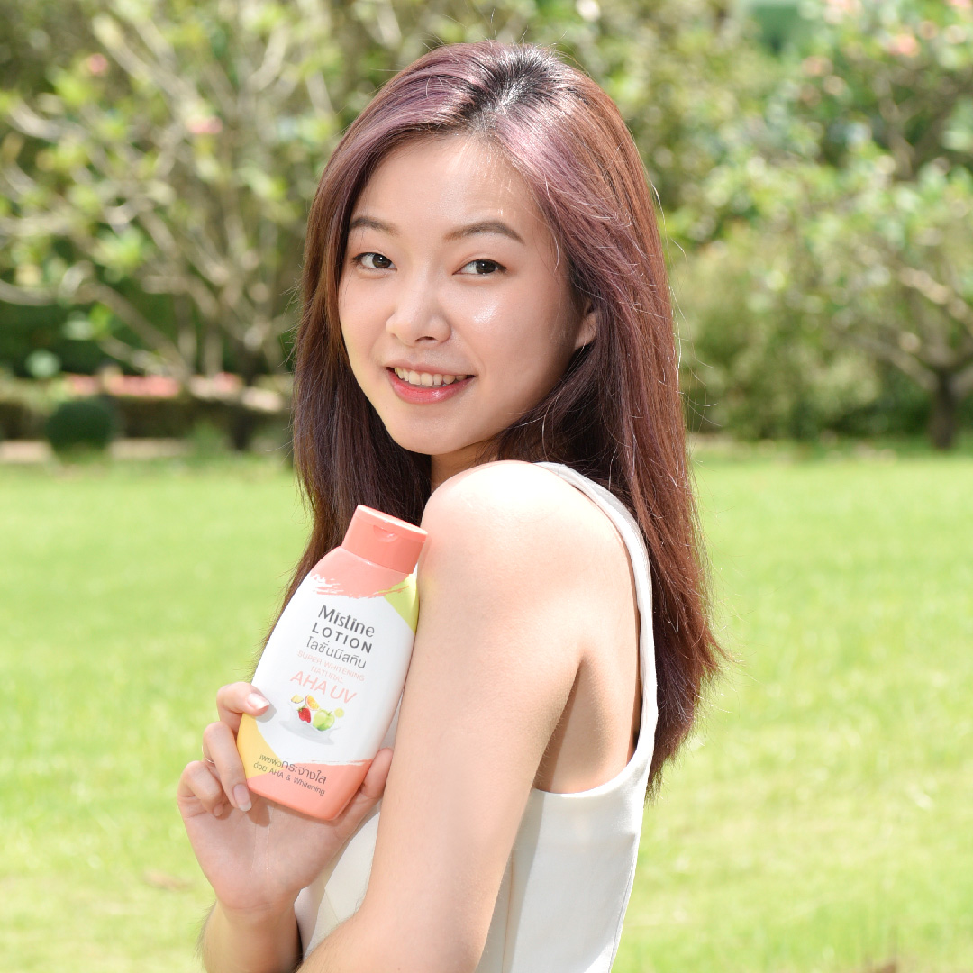 โลชั่น AHA โลชั่นมิสทิน ซุปเปอร์ไวท์เทนนิ่ง AHA Mistine Super Whitening Natural AHA UV Lotion 250 ml