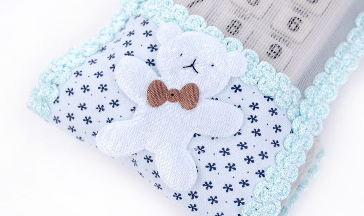 ซองผ้าใส่รีโมทแอร์, รีโมททีวี ลายเรียบร้อย น่ารัก. เอาไว้กันรีโมทเปื้อนสิ่งสกปรก และใส่ให้ดูสวยงาม (รุ่นนี้ไม่กันน้ำนะครับ) วัสดุ : ทำจากผ้า ด้านหน้าเป็นผ้าตาข่าย เปิด ปิด ด้วยแถบตีนตุ๊กแก. ซองรีโมท ซองรีโมทสวยหวานๆ ซองรีโมทน่ารัก ซองรีโมทแอร์ ซองรีโมท.