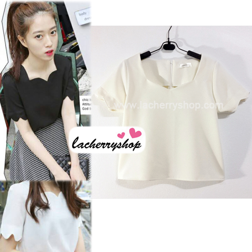 เสื้อแฟชั่นผ้าฮานาโกะ เสื้อทำงาน สีขาว คอและแขนเป็นหยักๆ สวยหวาน สินค้าคุณภาพ ราคาไม่แพง