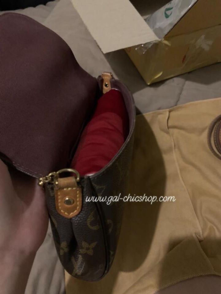 หมอนดันทรง LV Favourite MM