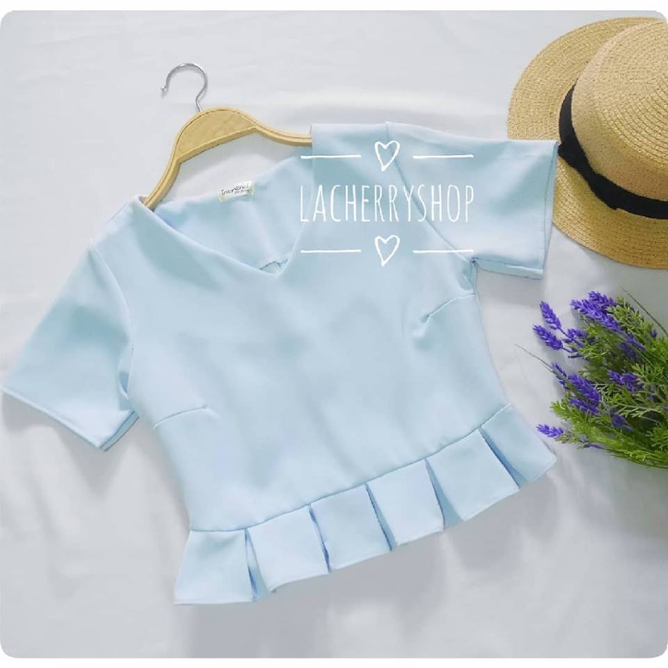 เสื้อครอป สีฟ้า คอวี เอวพลีท เข้ารูป แบบสวยน่ารักๆ เสื้อสีพื้น ใส่ง่าย ใส่สบาย เนื้อผ้าฮานาโกะคุณภาพดี