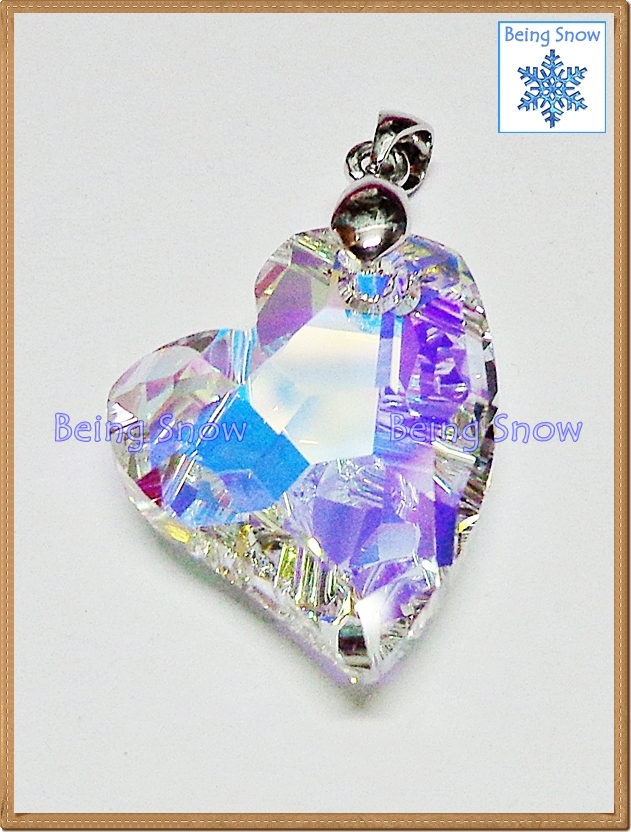 จี้คริสตัลหัวใจเอียง สีขาวรุ้ง