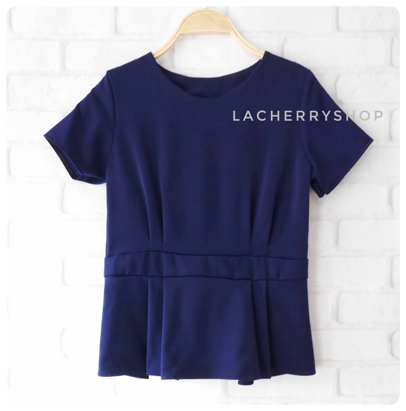 เสื้อแฟชั่นผ้าฮานาโกะ เสื้อทำงาน สีนู้ด จีบเอว ทรงเข้ารูป แบบสวยเรียบหรู