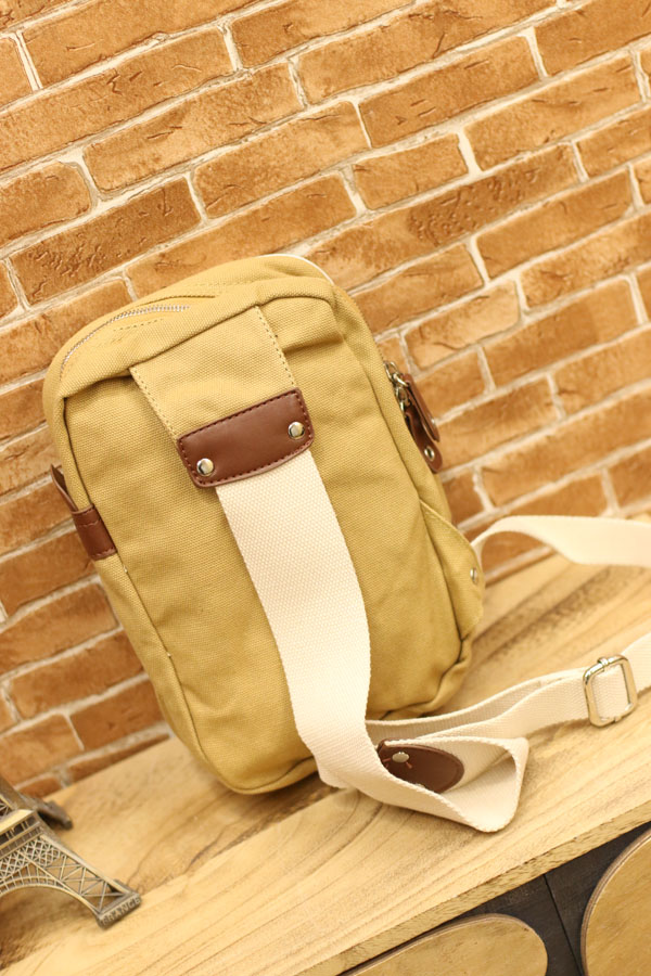 กระเป๋าวินเทจ สะพายข้าง แนวตั้งสี่เหลี่ยม แถบขาว แต่งซิบ2ผ้าใบ สีน้ำตาล