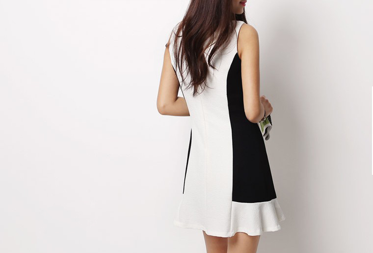 (หมดแล้วจ้า) 91PF ชุดเดรส สไตล์เกาหลี คุณภาพดี ทรงสวยหรู สีขาว ตัดแถบดำด้านข้าง ผ้ายืดหยุ่น มีน้ำหนักทิ้งตัว คอเว้าตัดแฉกด้านหน้าเก๋ๆ สวยมากๆค่ะ (มีซิปด้านหลัง)