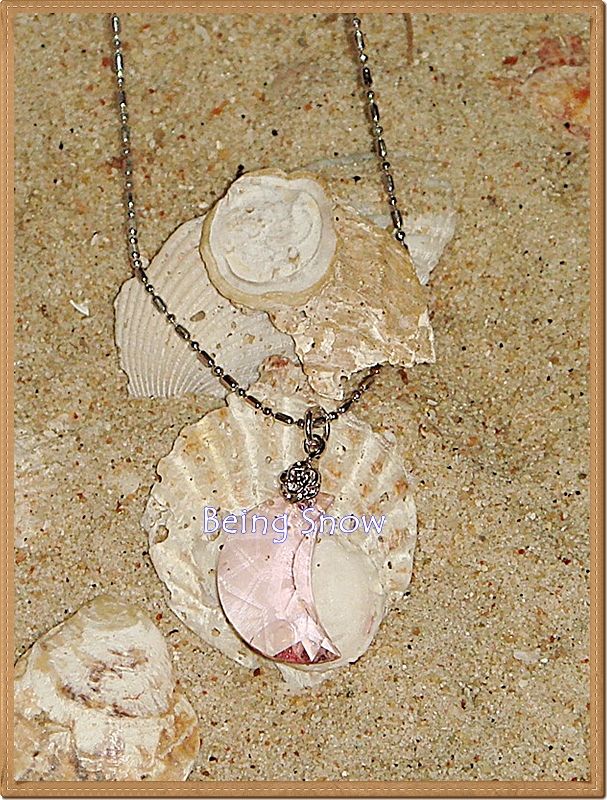 สร้อยคอห้อยจี้คริสตัลรูปพระจันทร์ สีชมพู