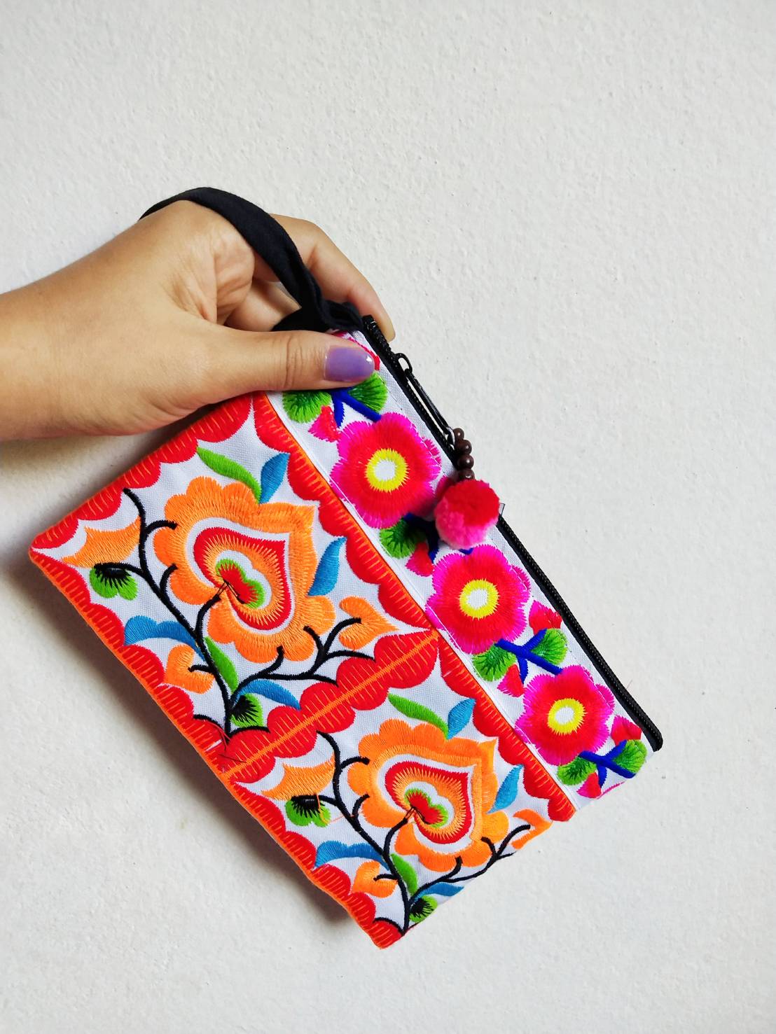 P414 กระเป๋าถือ ลายม้ง สีโทนส้มขาว น่ารักมาก มาพร้อมสายคล้องแขน