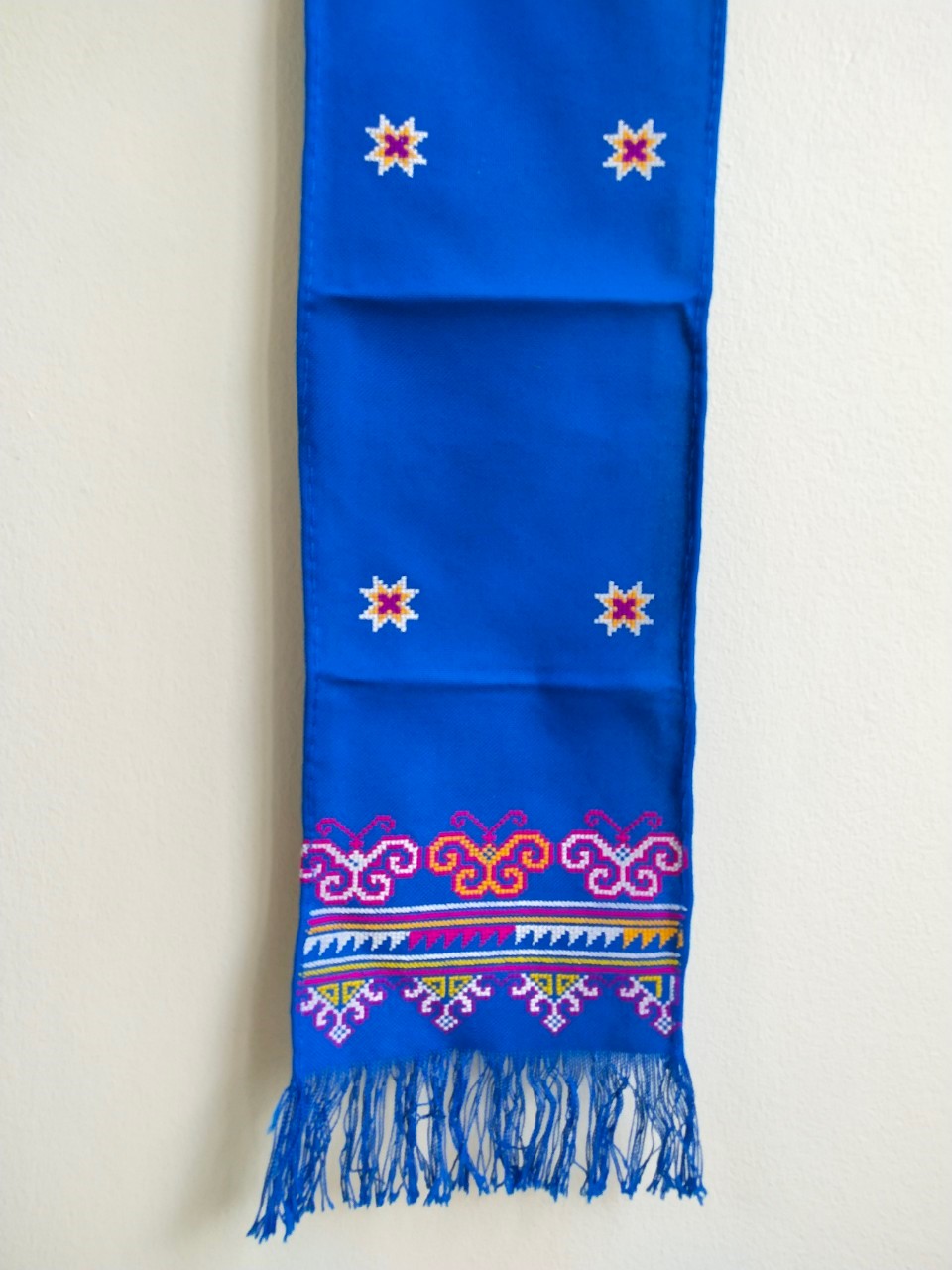 ผ้าพันคอผ้าปักมือ สีฟ้า สดใส